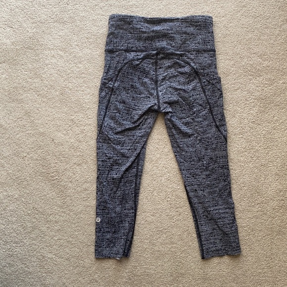 19” fast and free lululemon crop size 4 - Picture 3 of 8